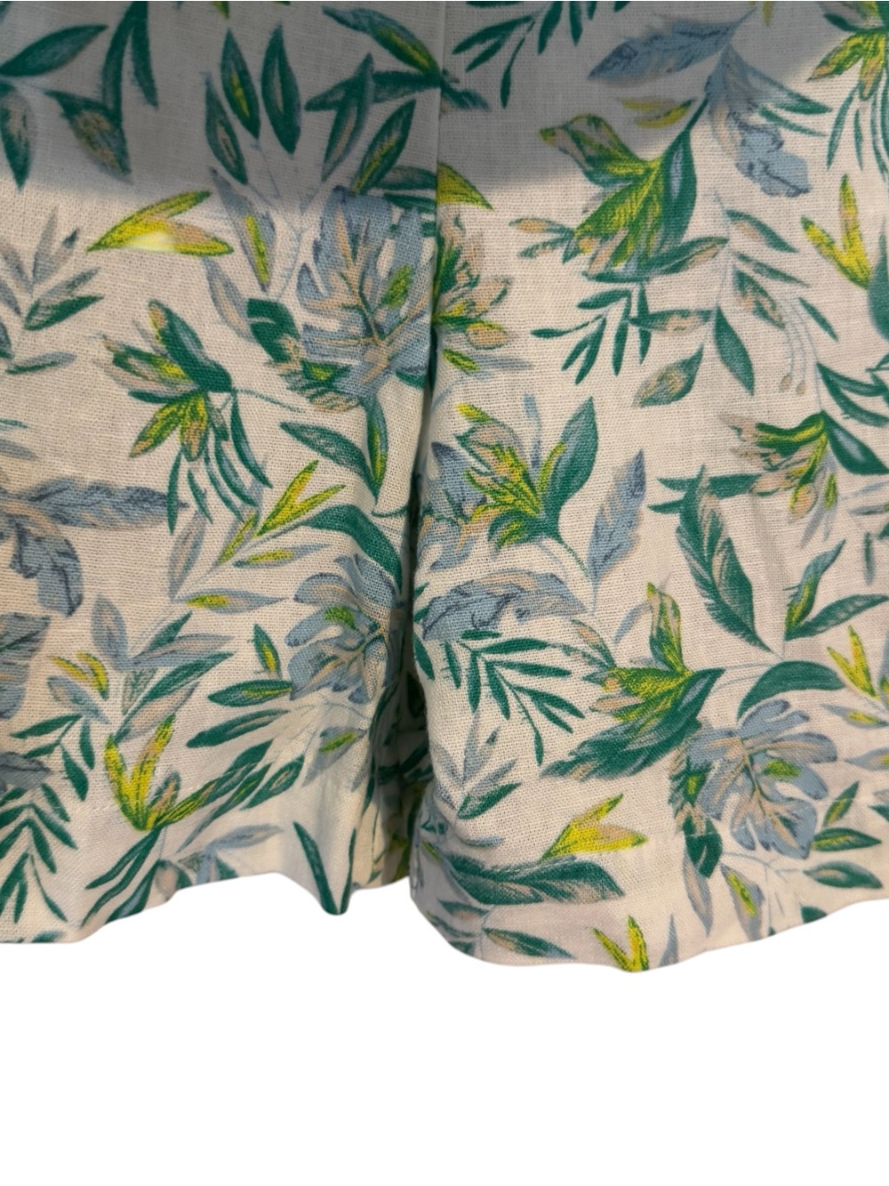 ELLEN TRACY  Cream Skort with Green & Blue Leaf Print LARGE    #M - Picture 4 of 9